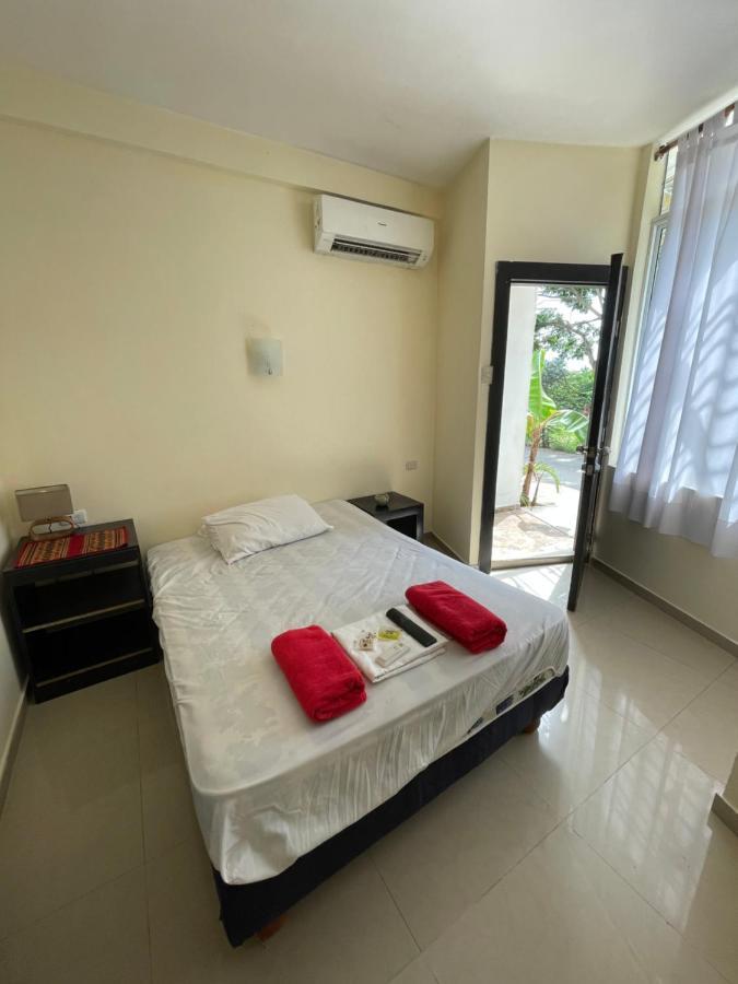 Kiwi Suites Hostel Монтаньита Экстерьер фото